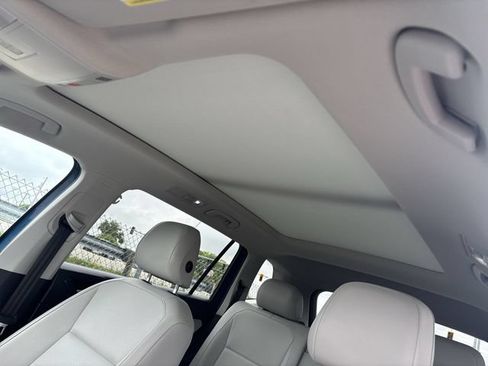 Used 2018 Volkswagen Tiguan SEL AWD/4WD image 23