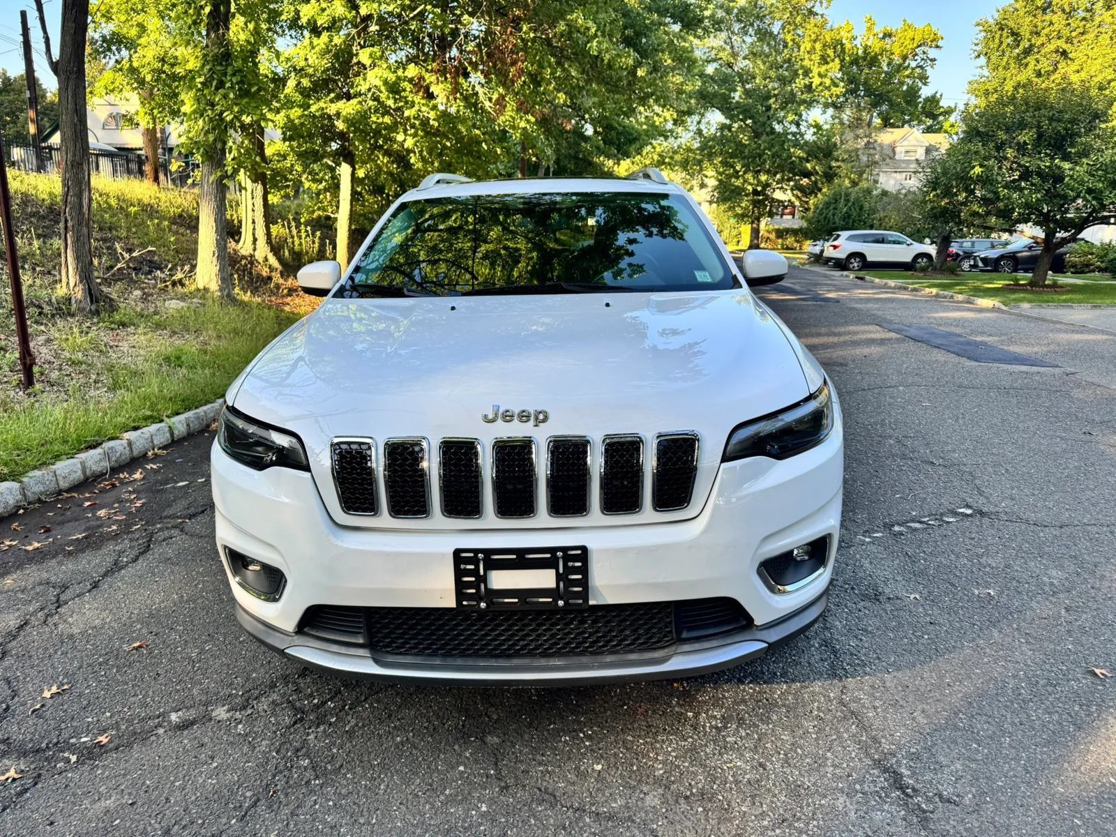 Used 2019 Jeep Cherokee Limited AWD/4WD image 2