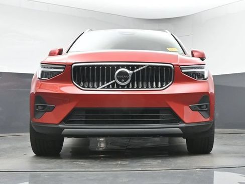 Used 2025 Volvo XC40 B5 Plus AWD/4WD image 12