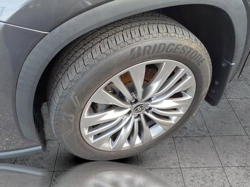 Used 2024 Toyota Highlander Platinum image 6