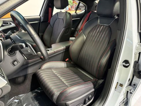 Used 2023 Genesis G70 2.0T w/ Sport Prestige Package image 9