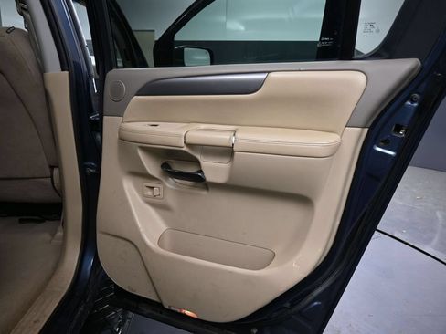 Used 2014 Nissan Armada SV AWD/4WD image 19