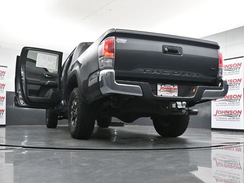 Used 2022 Toyota Tacoma TRD Off-Road AWD/4WD image 44