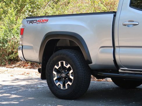 Used 2023 Toyota Tacoma TRD Off-Road w/ Black Out Package (TMS) AWD/4WD image 7