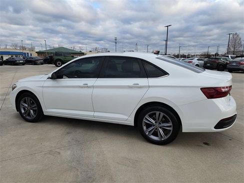 Certified 2023 Volkswagen Jetta SE image 6