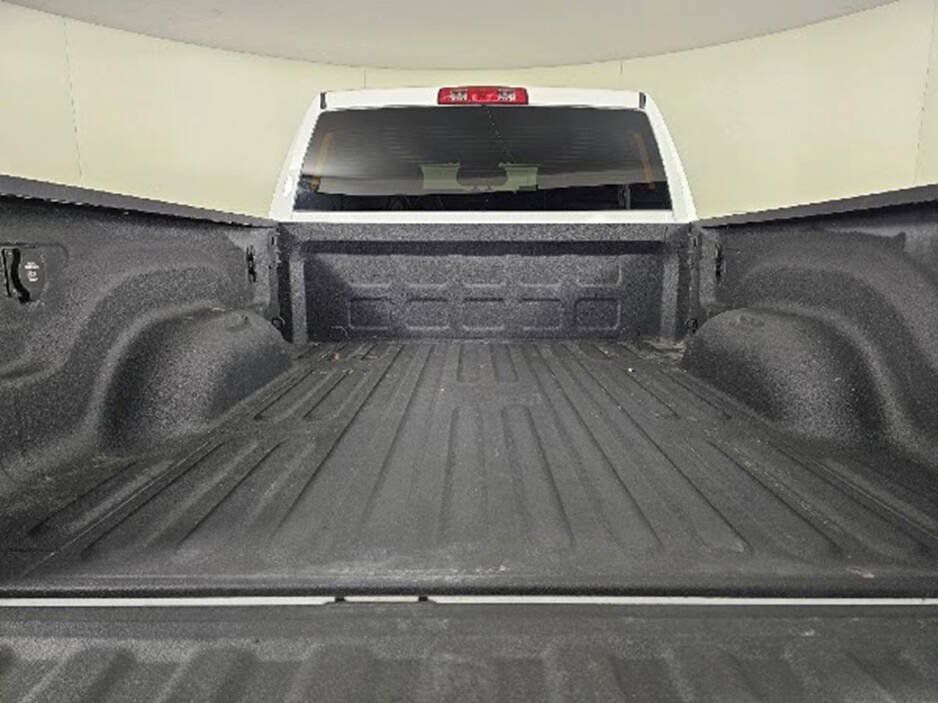 Used 2024 RAM 2500 Tradesman w/ Chrome Appearance Group AWD/4WD image 8