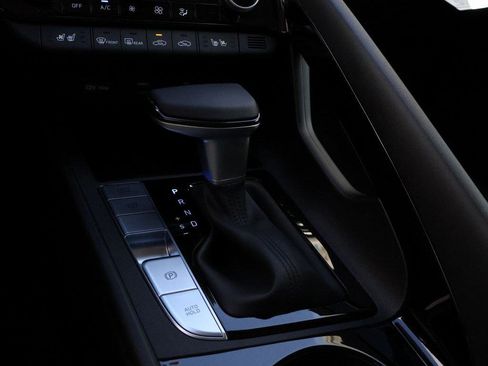 New 2025 Hyundai Elantra Limited image 39