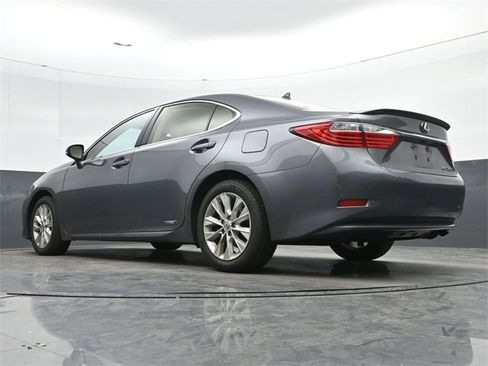 Used 2013 Lexus ES 300h w/ Luxury Pkg image 14