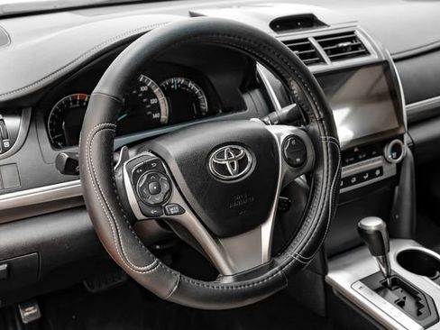 Used 2012 Toyota Camry SE FWD image 17