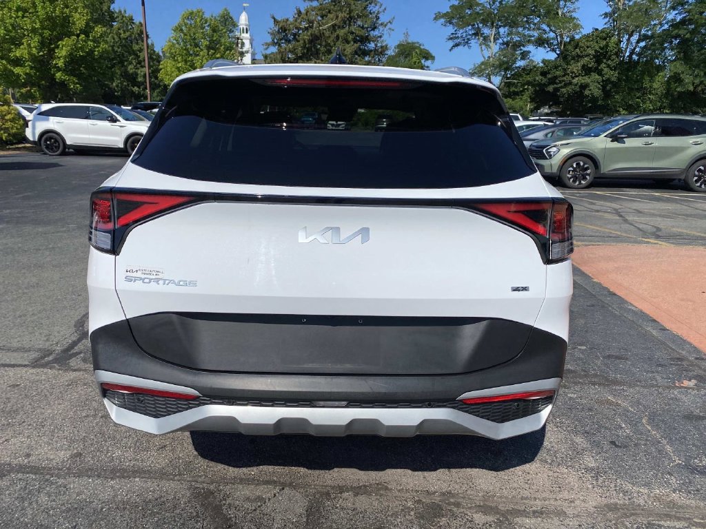 Used 2023 Kia Sportage EX AWD/4WD image 4