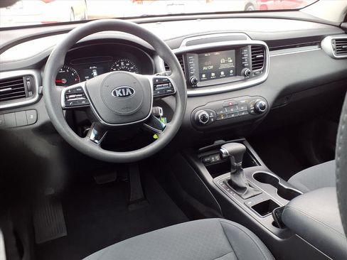Used 2019 Kia Sorento L image 5