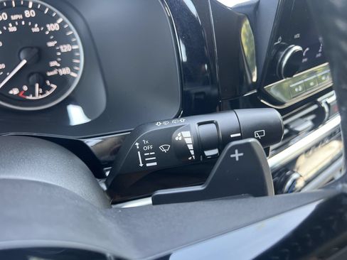 Used 2024 Nissan Pathfinder SL AWD/4WD image 11