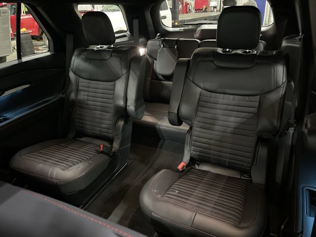 Used 2026 Ford Explorer ST-Line w/ ST-Line Street Pack AWD/4WD image 29