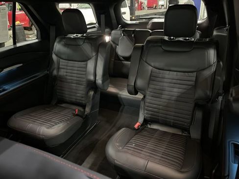 Used 2026 Ford Explorer ST-Line w/ ST-Line Street Pack AWD/4WD image 29