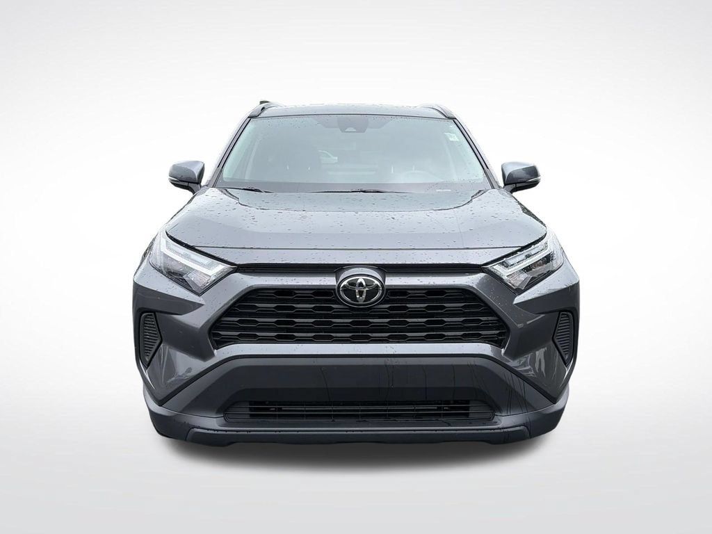 Used 2023 Toyota RAV4 XLE AWD/4WD image 2
