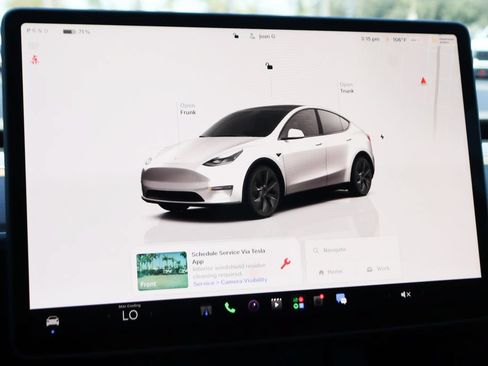 Used 2024 Tesla Model Y Long Range RWD image 25
