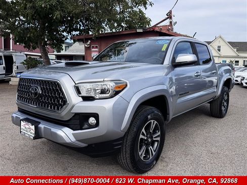 Used 2019 Toyota Tacoma TRD Sport w/ Technology Package RWD image 2