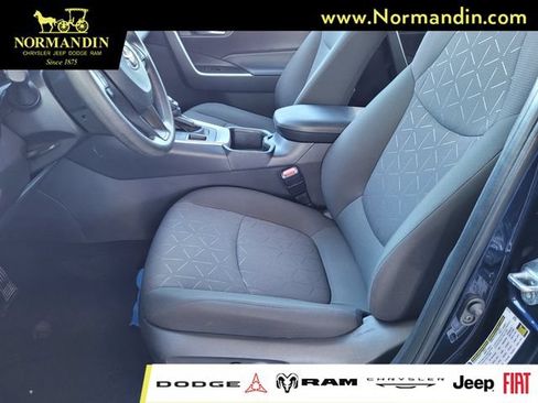 Used 2025 Toyota RAV4 XLE AWD/4WD image 16