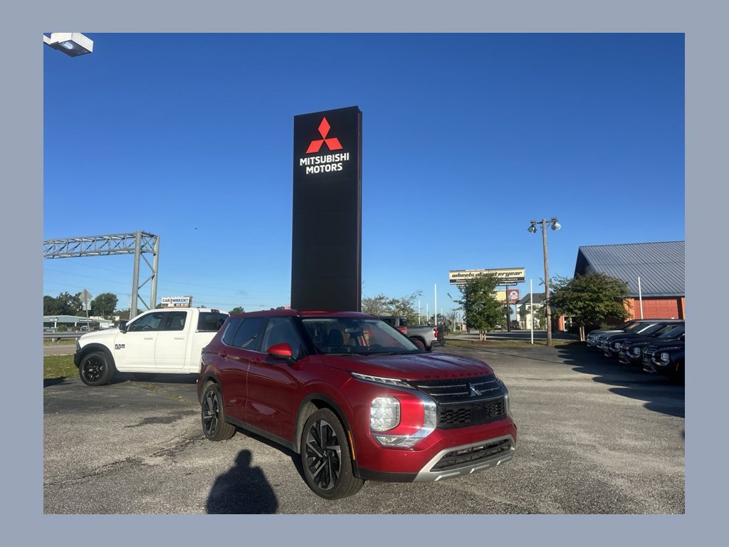 Used 2024 Mitsubishi Outlander SE FWD image 1