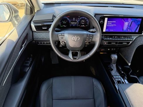 Used 2025 Toyota Camry XLE FWD image 23