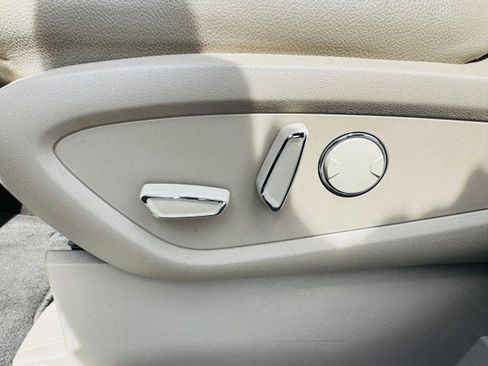 Used 2022 Lincoln Nautilus FWD w/ Premium Package image 11