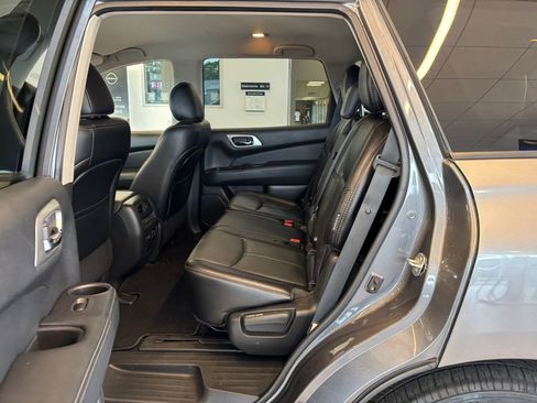 Used 2020 Nissan Pathfinder SL AWD/4WD image 29