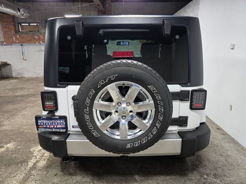 Used 2017 Jeep Wrangler Sahara w/ Connectivity Group AWD/4WD image 33