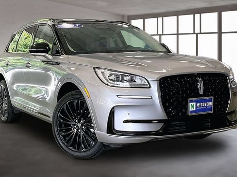 Used 2023 Lincoln Corsair Reserve w/ Equipment Group 201A AWD/4WD image 3