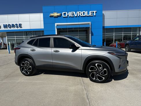 Used 2024 Chevrolet Trax RS w/ Driver Confidence Package image 2