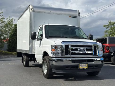 Used 2024 Ford E-350 and Econoline 350 Super Duty w/ Power Windows & Locks Group RWD image 39