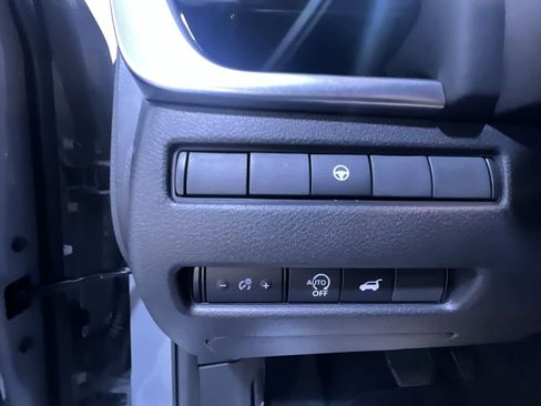 Used 2024 Nissan Rogue SL w/ SL Premium Package image 17