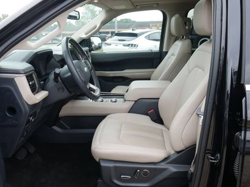 Used 2023 Ford Expedition Max Limited AWD/4WD image 2