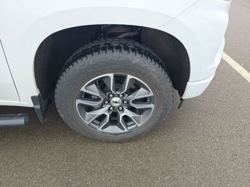 Used 2024 Chevrolet Silverado 1500 RST image 2