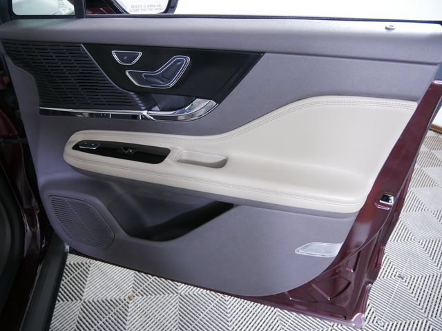 Used 2021 Lincoln Corsair AWD w/ Equipment Group 101A image 12