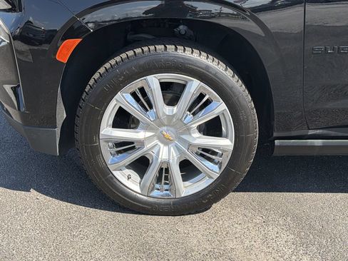 Used 2022 Chevrolet Suburban High Country RWD image 11
