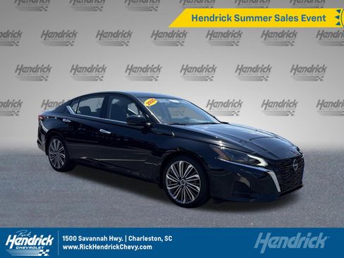 Used 2025 Nissan Altima 2.5 SL FWD image 1