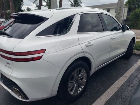 Used 2022 Genesis GV70 2.5T image 3