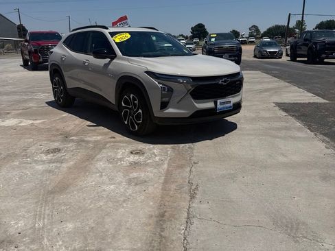 Used 2026 Chevrolet Trax RS w/ Sunroof Package FWD image 3