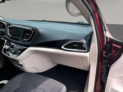 Used 2023 Chrysler Voyager LX FWD image 30
