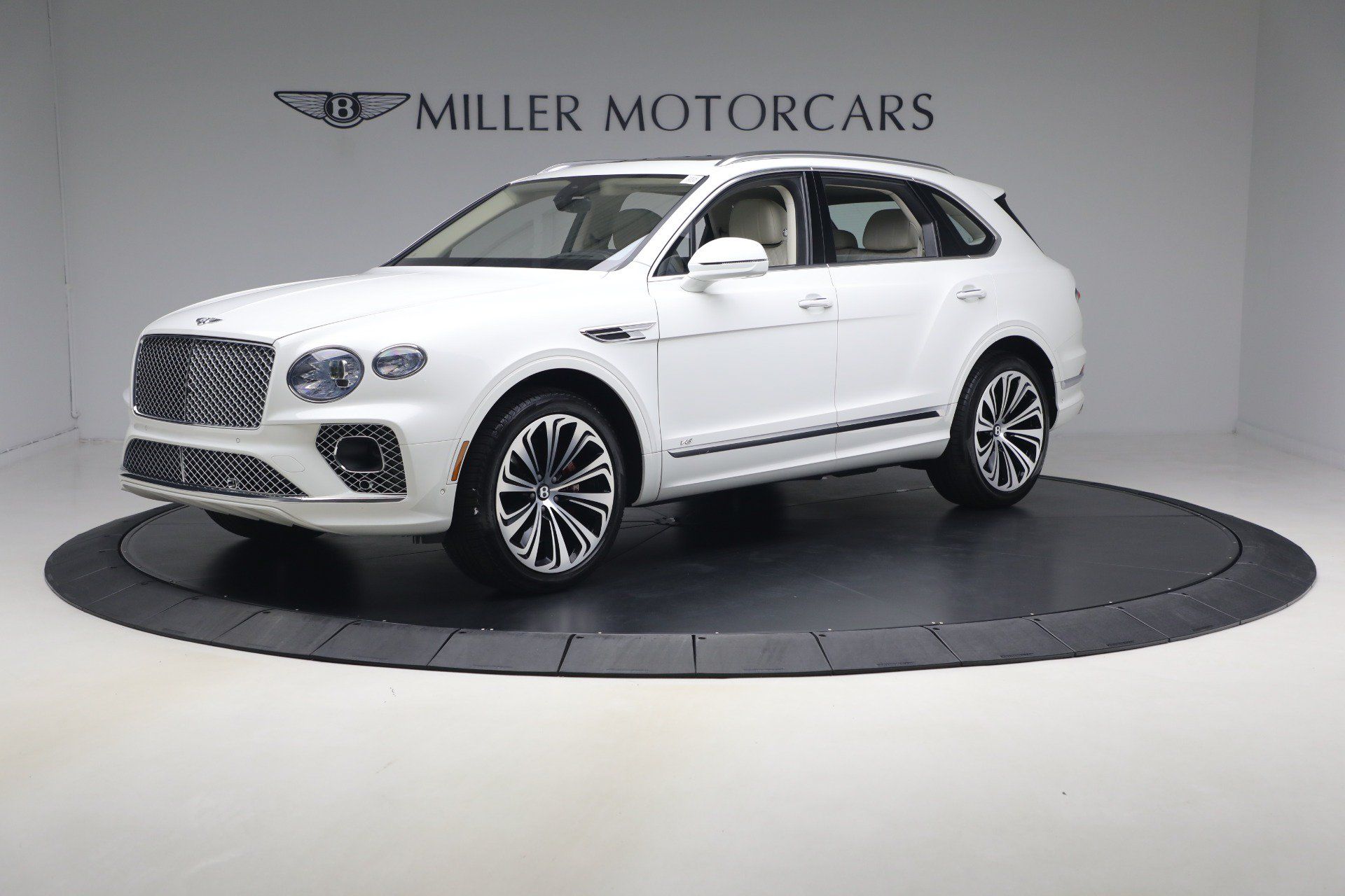Certified 2022 Bentley Bentayga AWD/4WD image 2