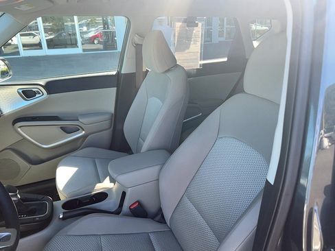 Used 2024 Kia Soul LX FWD image 18