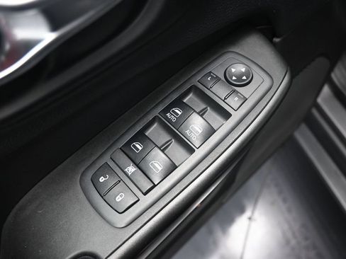 Used 2019 Jeep Cherokee Trailhawk AWD/4WD image 23