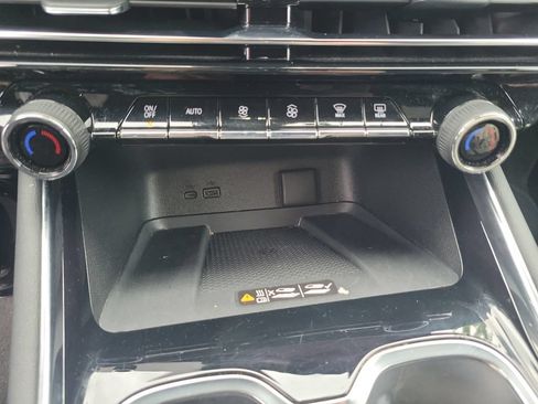 Used 2026 Chevrolet Traverse LT AWD/4WD image 33
