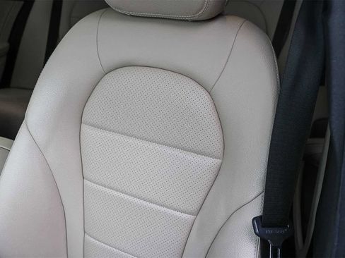 Used 2021 Mercedes-Benz C 300 Sedan image 24