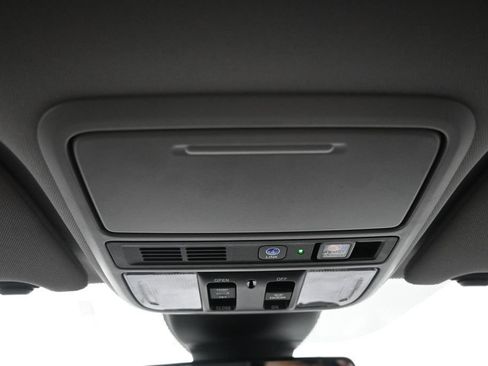 Used 2024 Honda Odyssey Elite image 18