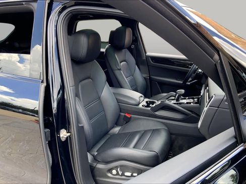 Used 2021 Porsche Cayenne AWD/4WD image 9