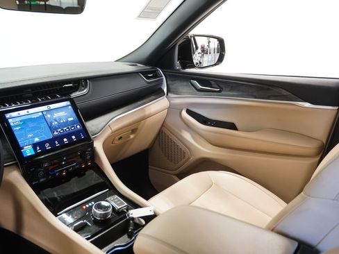 Used 2025 Jeep Grand Cherokee L Limited image 13