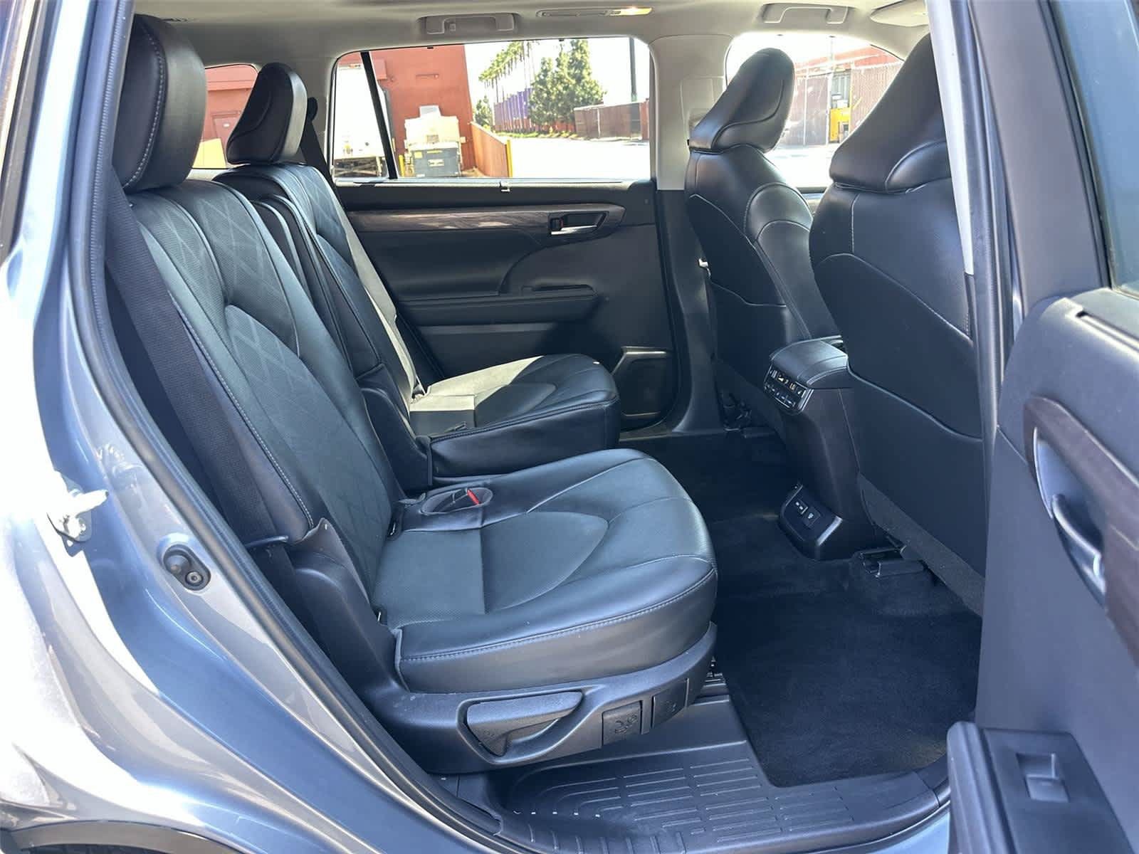 Used 2022 Toyota Highlander Platinum FWD image 14