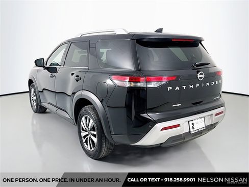 Certified 2025 Nissan Pathfinder SL image 7