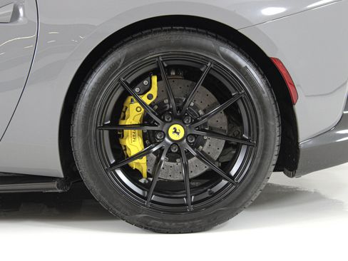 Used 2019 Ferrari 812 Superfast RWD image 16